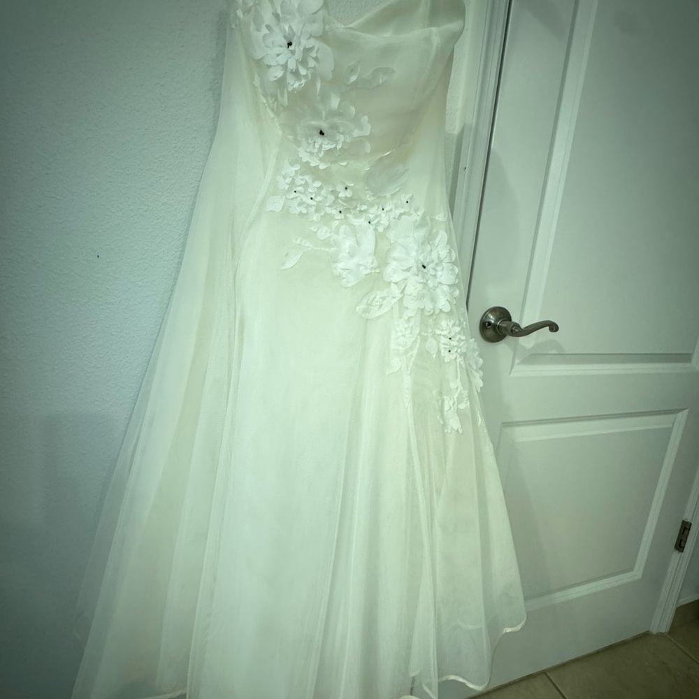 Elegant White Floral Wedding Dress